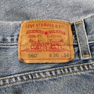 Vintage Levi's Light Blue 560 Comfort Fit Relaxed Jeans size 36x34